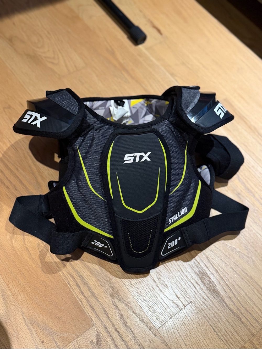 STX Stallion 200 Youth Lacrosse Shoulder Pads Youth Size Large, Gently Worn